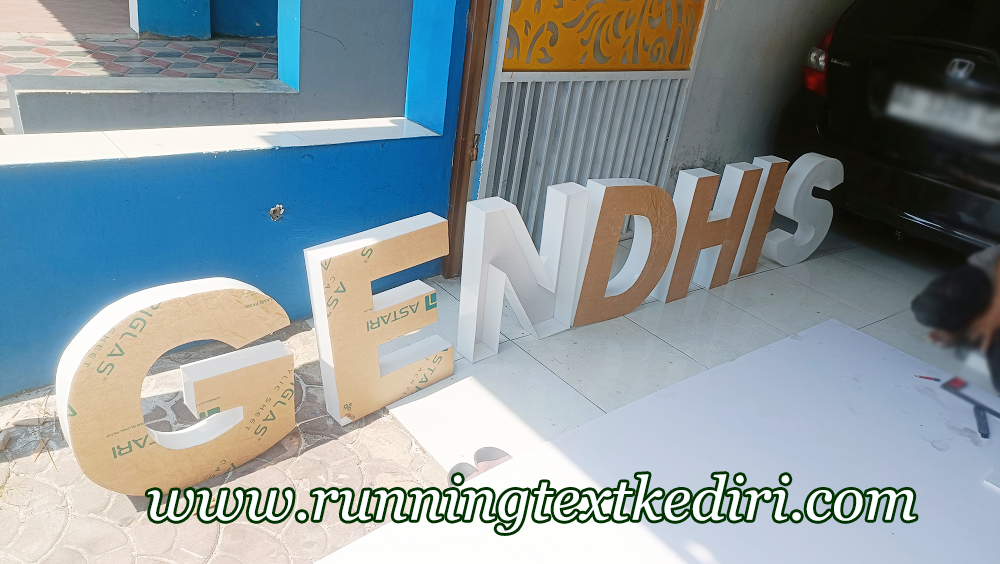 <p>Pembuatan letter box ini juga membutuhkan waktu cukup lama karena sangat susah dan membutuhkan ketelatenan dalam membuat agar menghasilkan tulisan yang rapi dan sesuai dengan bentuk huruf, meskipun pembuatan tidak mudah kami tetap memberikan harga murah dengan kualitas barang yang terbaik dan juga tahan lama meskipun di terjang air.</p>